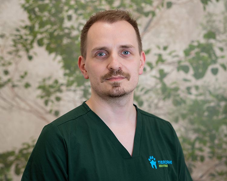 Patrick Urchs, Mitarbeiter im Tierzahnzentrum